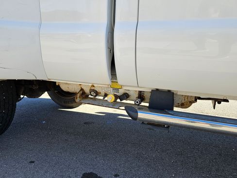 Used 2006 Ford F350 Lariat image 13