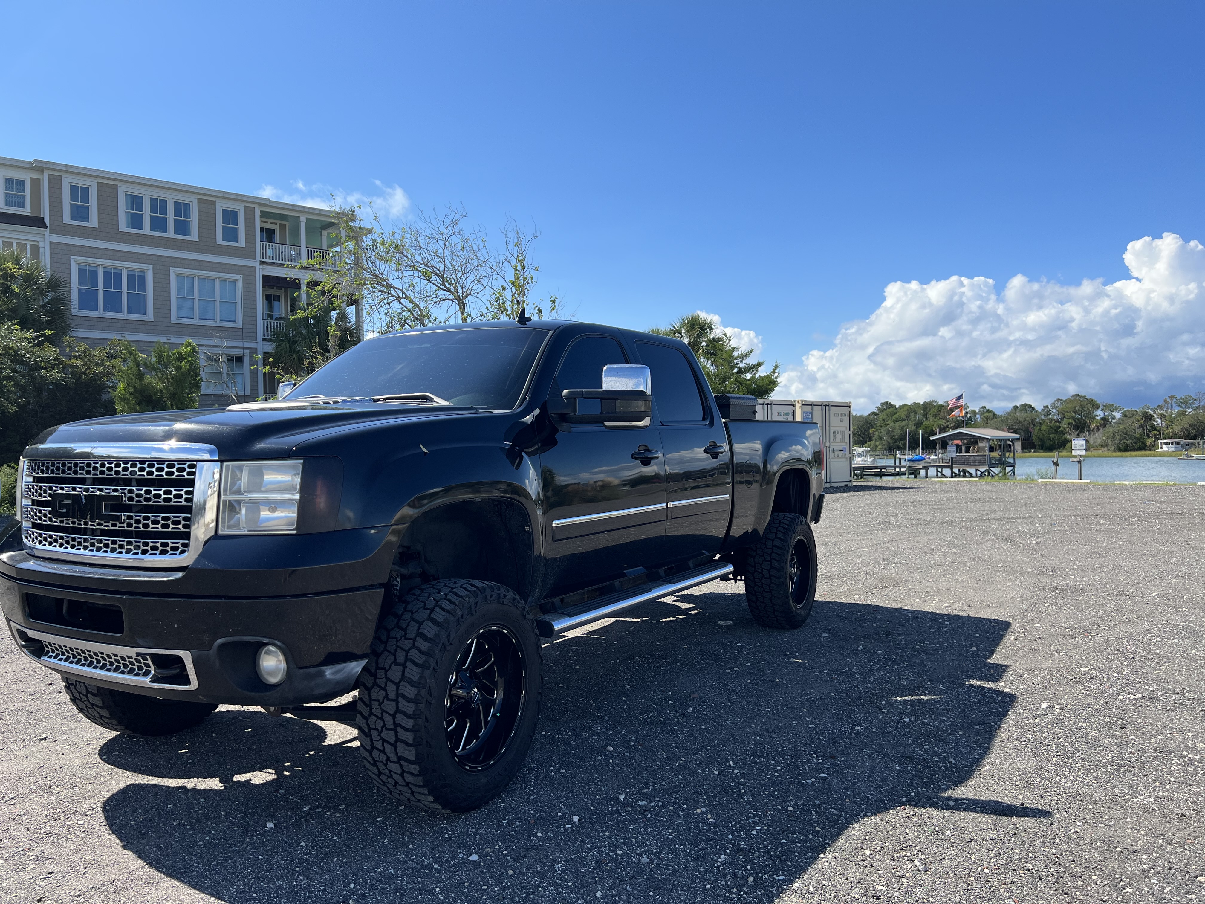 Used 2012 GMC Sierra 2500 Denali w/ Suspension Package, Off-Road AWD/4WD image 1