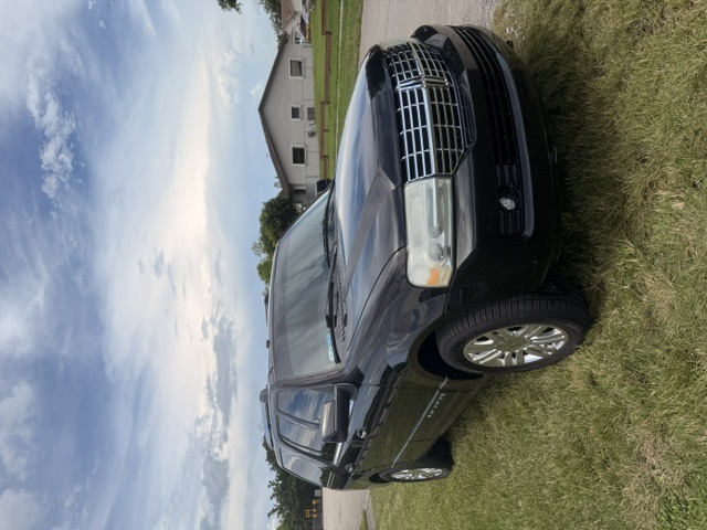 Used 2011 Lincoln Navigator 2WD image 2