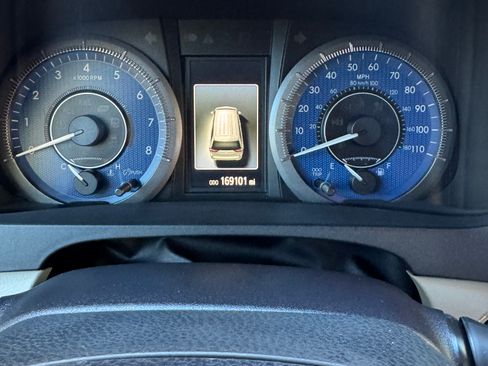 Used 2016 Toyota Sienna XLE image 10