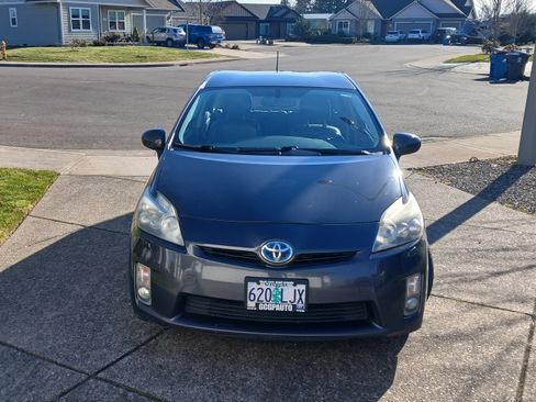 Used 2010 Toyota Prius Five image 2