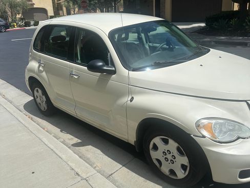 Used 2007 Chrysler PT Cruiser FWD image 2