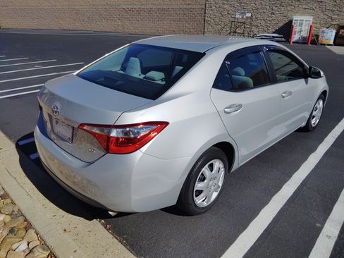 Used 2015 Toyota Corolla LE image 12