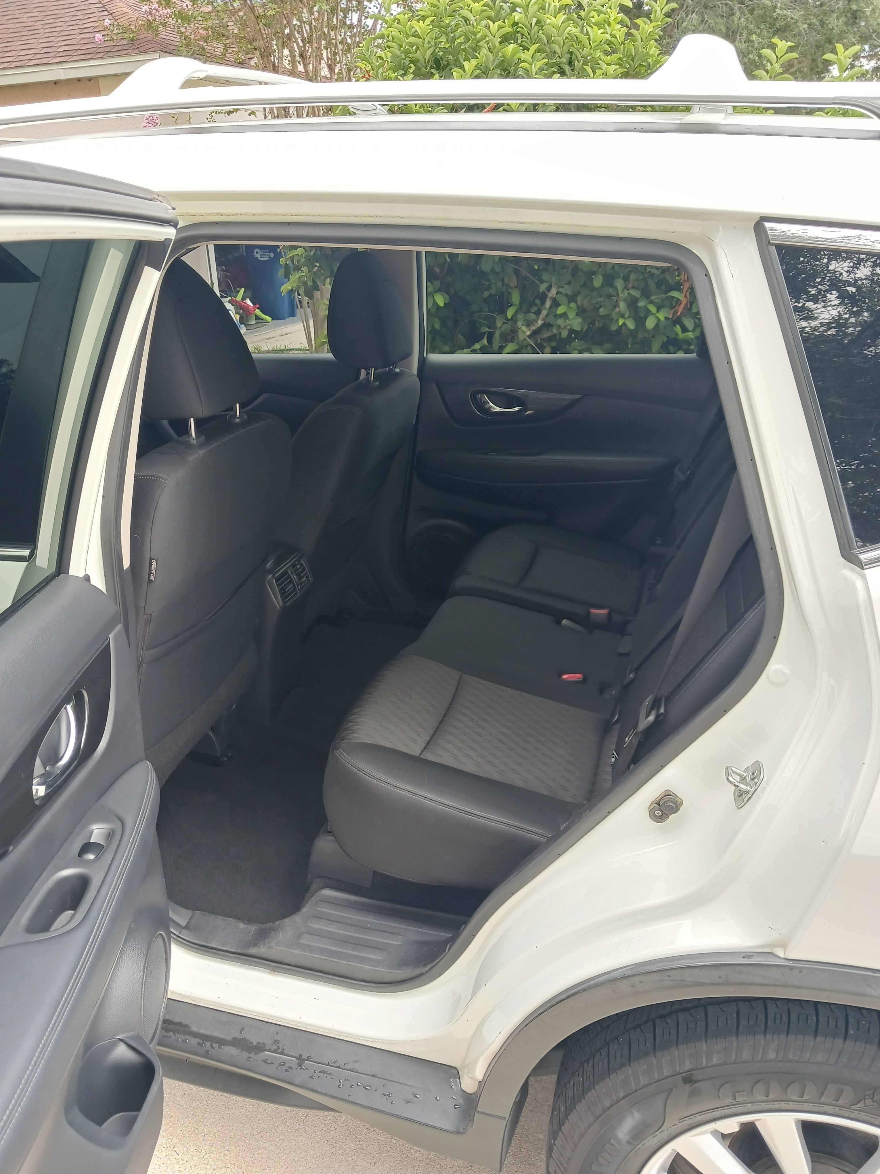 Used 2018 Nissan Rogue SV FWD image 11