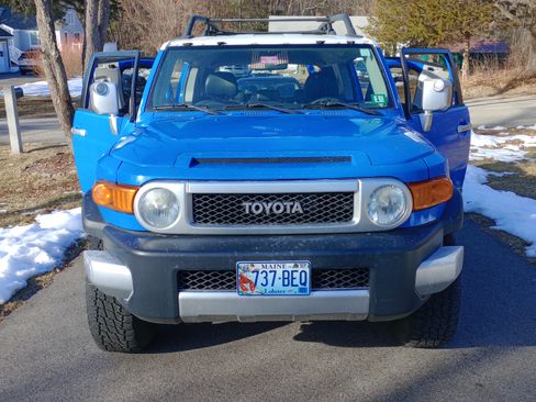 Used 2007 Toyota FJ Cruiser Sport Utility 2D image 9