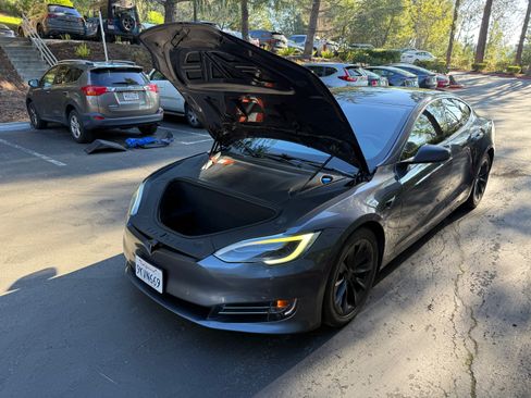 Used 2018 Tesla Model S 100D image 10