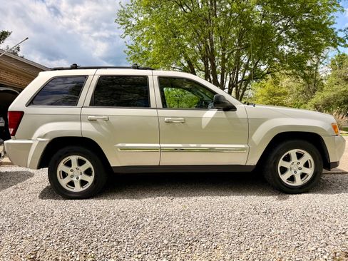 Used 2010 Jeep Grand Cherokee Laredo w/ Trailer Tow Group image 5