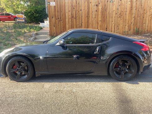 Used 2011 Nissan 370Z Coupe RWD image 13