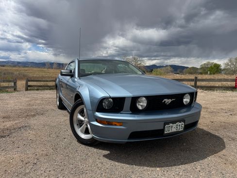 Used 2005 Ford Mustang GT Premium image 2