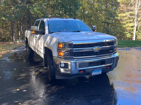 Used 2015 Chevrolet Silverado 2500 LTZ w/ Duramax Plus Package image 9