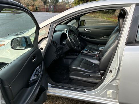 Used 2013 Nissan Leaf SL image 12