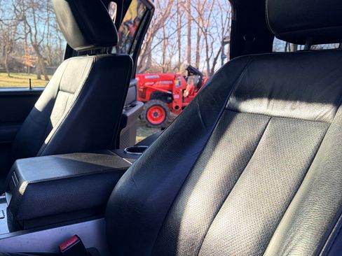 Used 2013 Ford Expedition Limited image 28