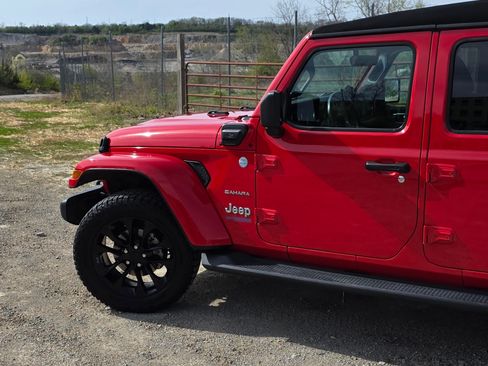 Used 2021 Jeep Wrangler Unlimited Sahara w/ Cold Weather Group image 15