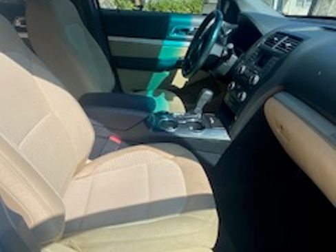 Used 2016 Ford Explorer XLT image 9