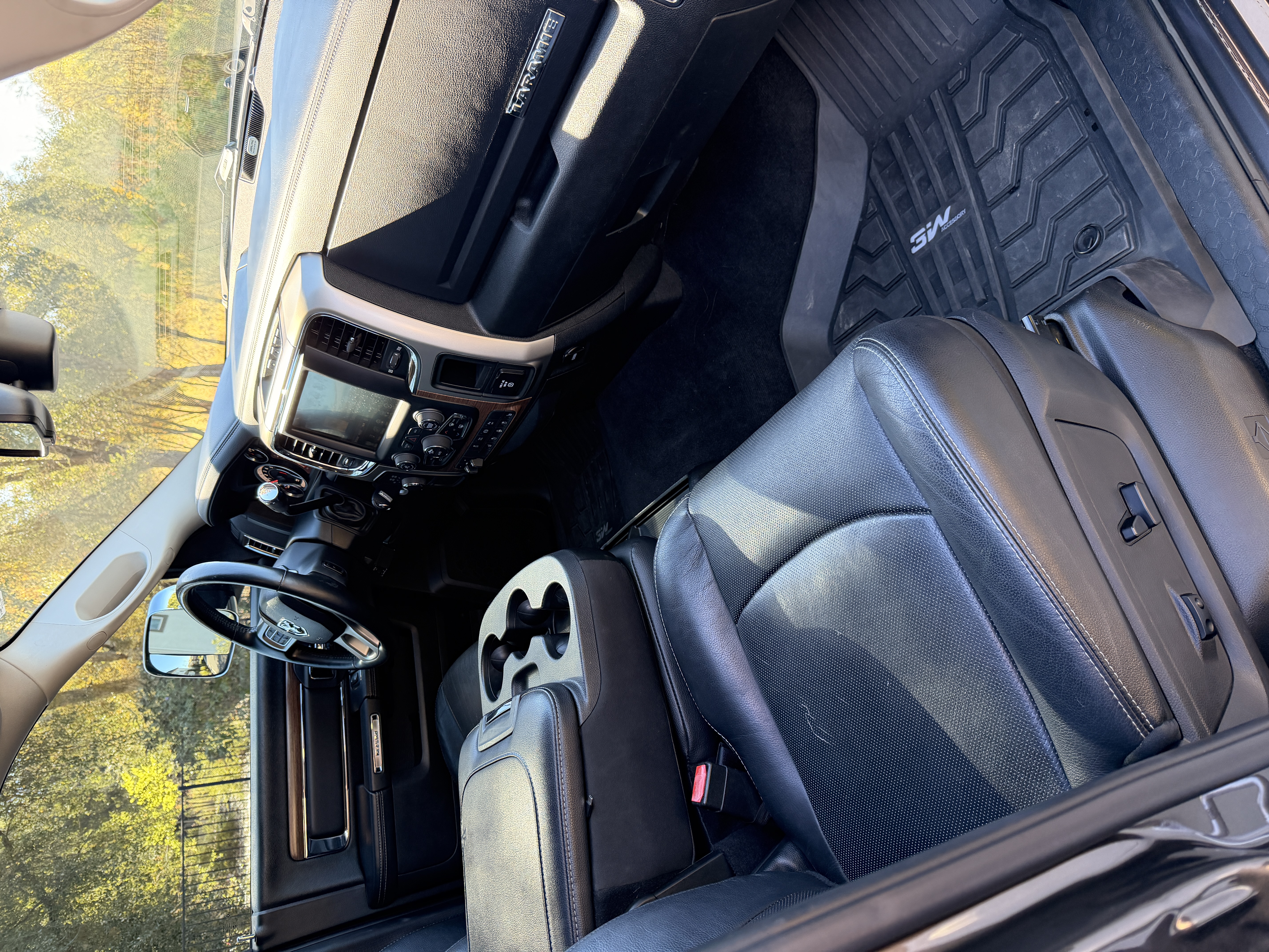 Used 2015 RAM 2500 Laramie AWD/4WD image 18