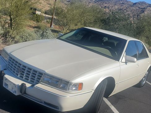 Used 1997 Cadillac Seville STS image 2