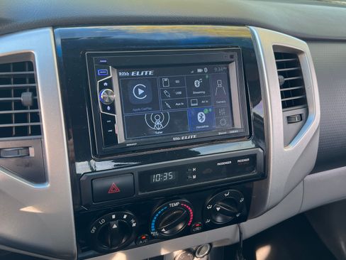 Used 2014 Toyota Tacoma PreRunner w/ SR5 Package image 11