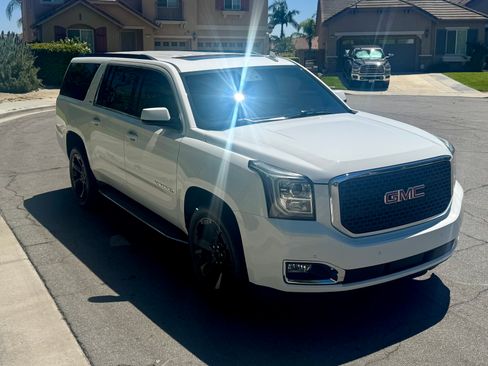 Used 2017 GMC Yukon XL SLT w/ Open Road Package image 2