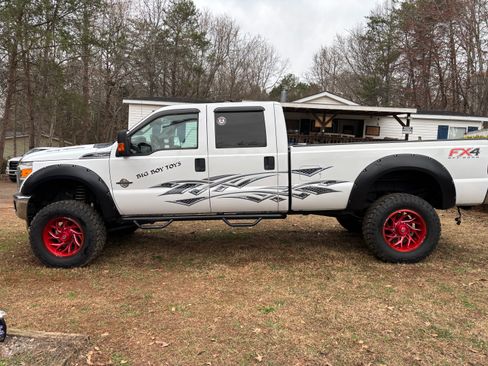 Used 2014 Ford F250 XLT image 5