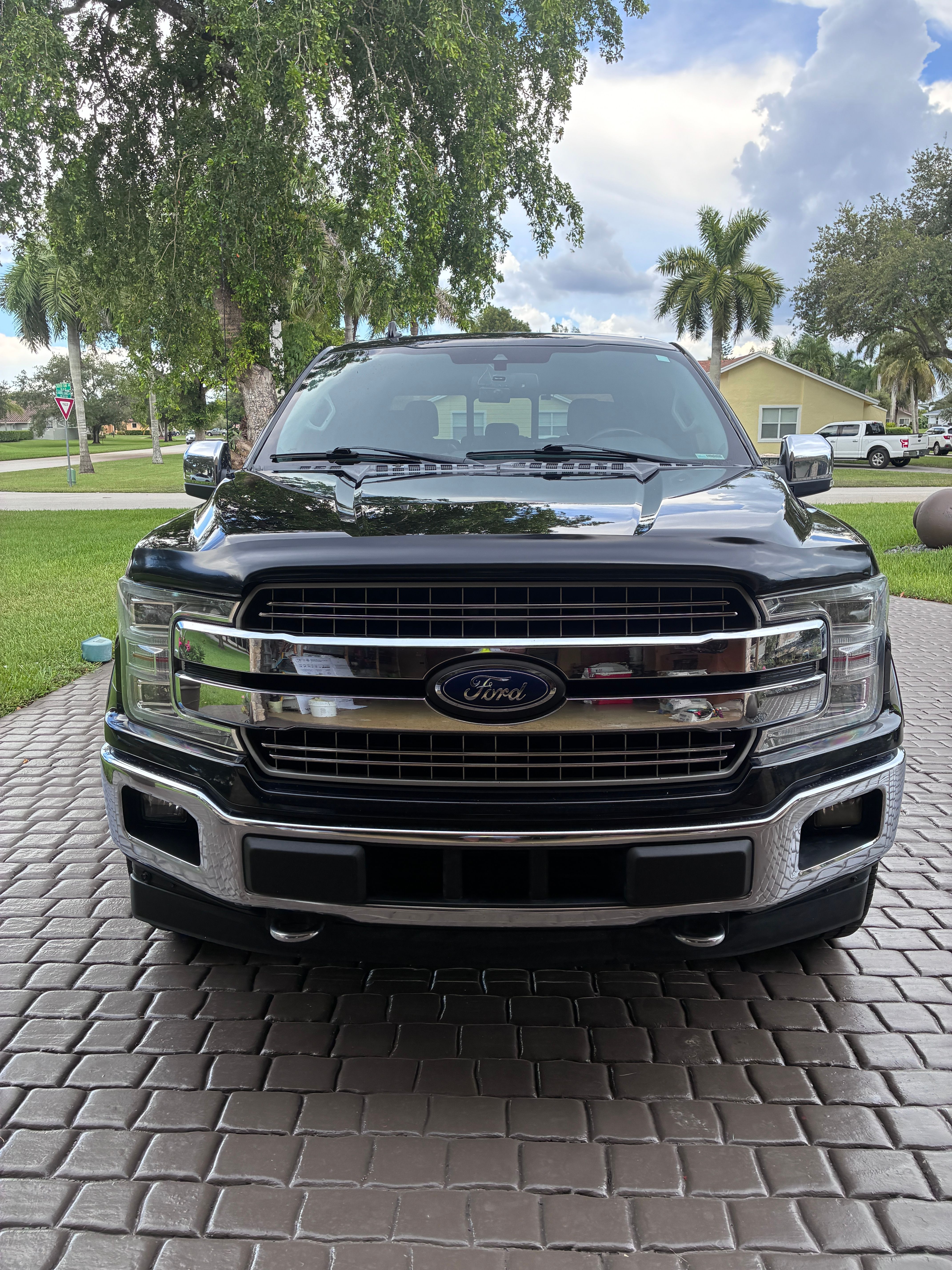Used 2018 Ford F150 Lariat w/ Equipment Group 502A Luxury AWD/4WD image 2