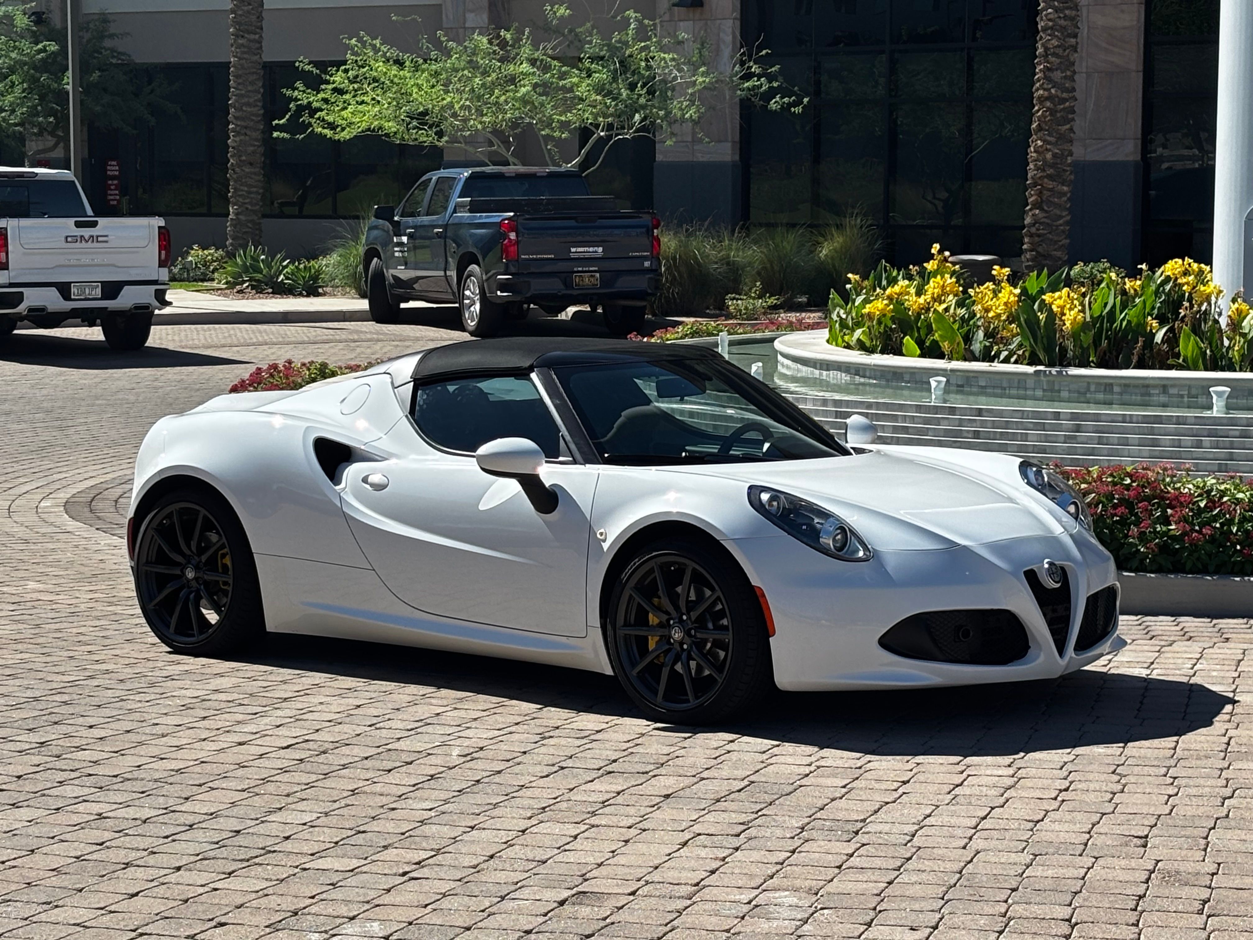 Used 2018 Alfa Romeo 4C Spider RWD image 1
