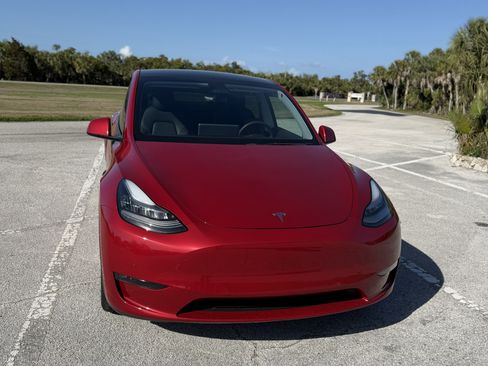 Used 2021 Tesla Model Y Long Range image 16