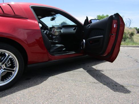 Used 2012 Ford Mustang GT Premium w/ Security Pkg RWD image 17