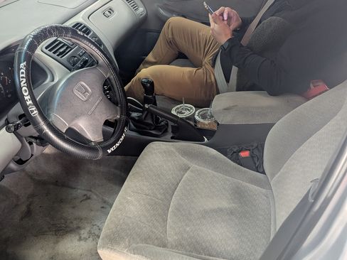 Used 2002 Honda Accord LX image 9