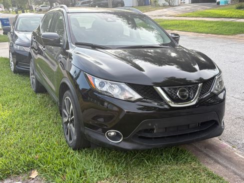 Used 2018 Nissan Rogue Sport SL w/ SL Premium Package FWD image 3