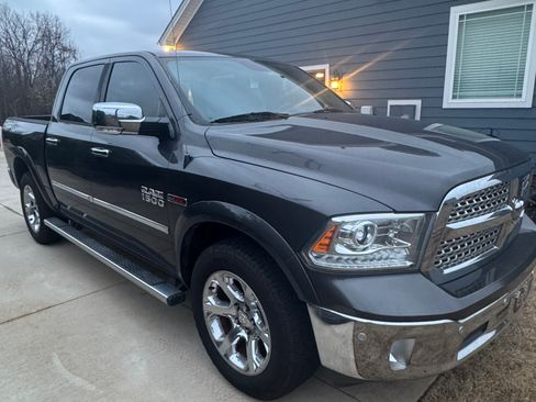 Used 2016 RAM 1500 Laramie w/ Convenience Group image 6