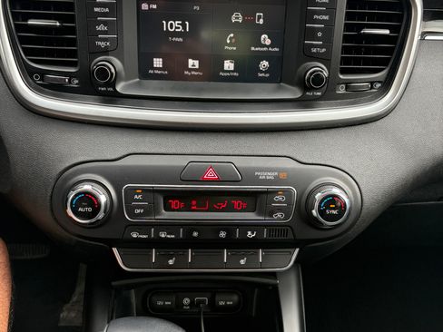 Used 2020 Kia Sorento LX w/ LX I4 Convenience Package image 23