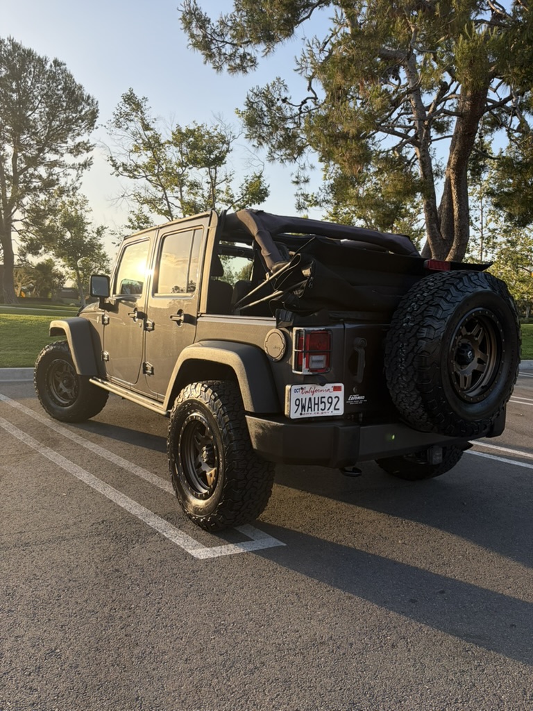 Used 2016 Jeep Wrangler Unlimited Sport AWD/4WD image 9