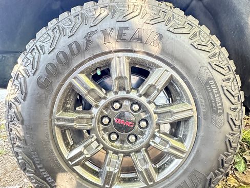 Used 2024 GMC Sierra 1500 AT4X image 24