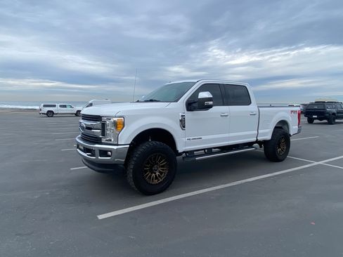 Used 2017 Ford F250 XLT w/ XLT Premium Package image 8