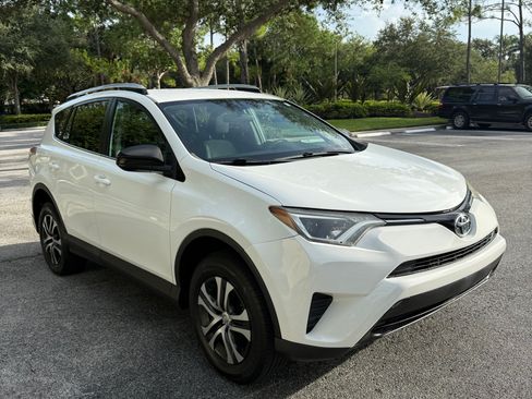 Used 2016 Toyota RAV4 LE FWD image 9