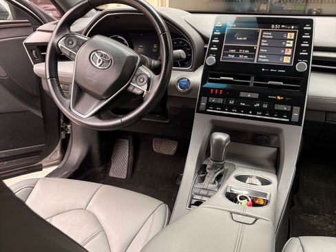 Used 2019 Toyota Avalon XLE image 2