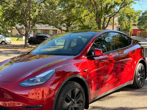 Used 2025 Tesla Model Y Long Range AWD/4WD image 1