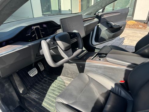 Used 2022 Tesla Model S Standard Range image 10