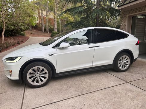 Used 2019 Tesla Model X Long Range image 9