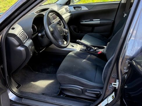 Used 2011 Subaru Impreza 2.5i image 6