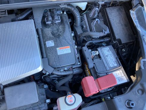 Used 2018 Toyota Prius Three image 26