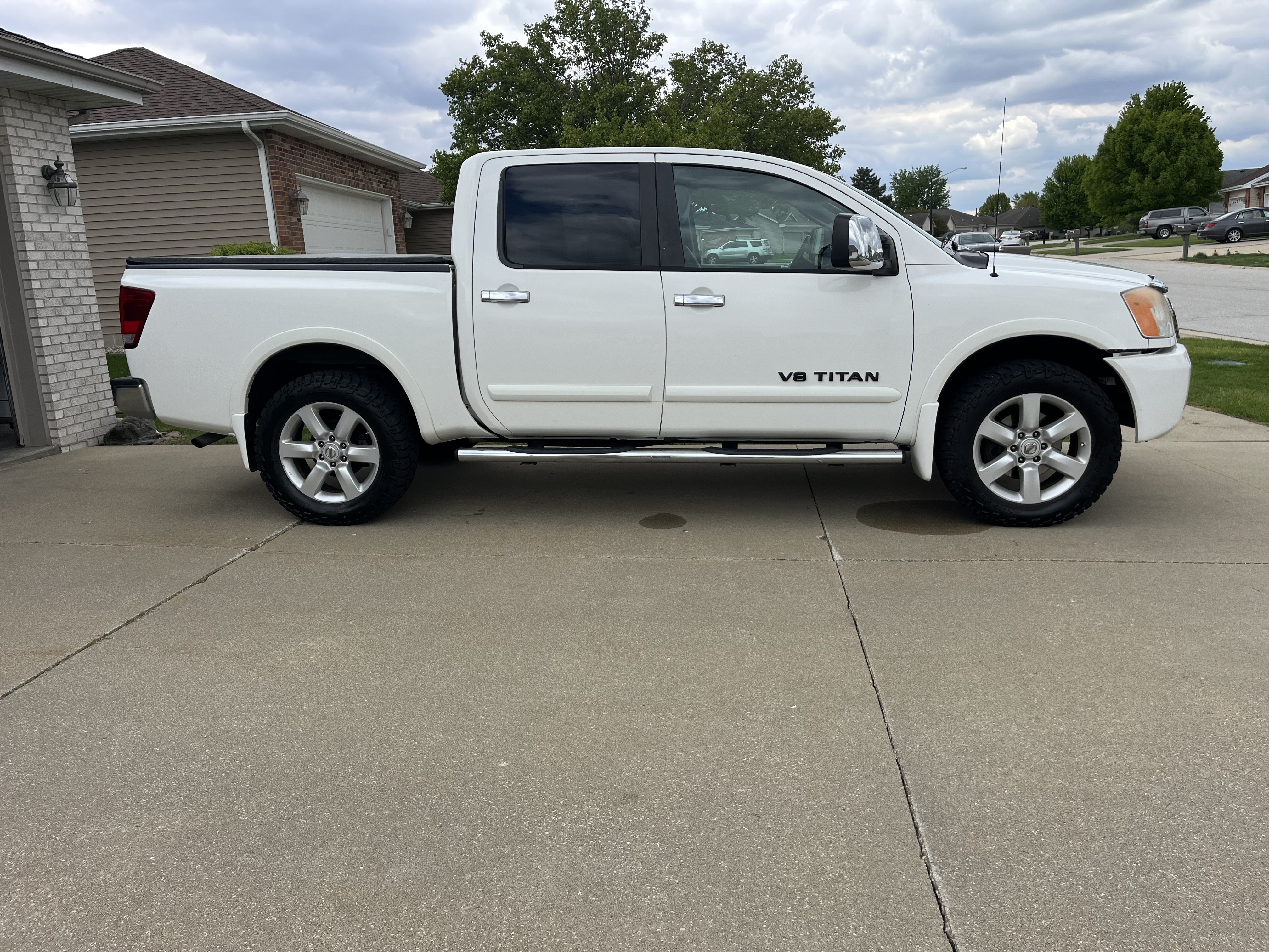 Used 2010 Nissan Titan XE AWD/4WD image 5