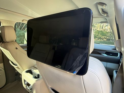 Used 2024 GMC Yukon XL Denali w/ Advanced Technology Package image 16