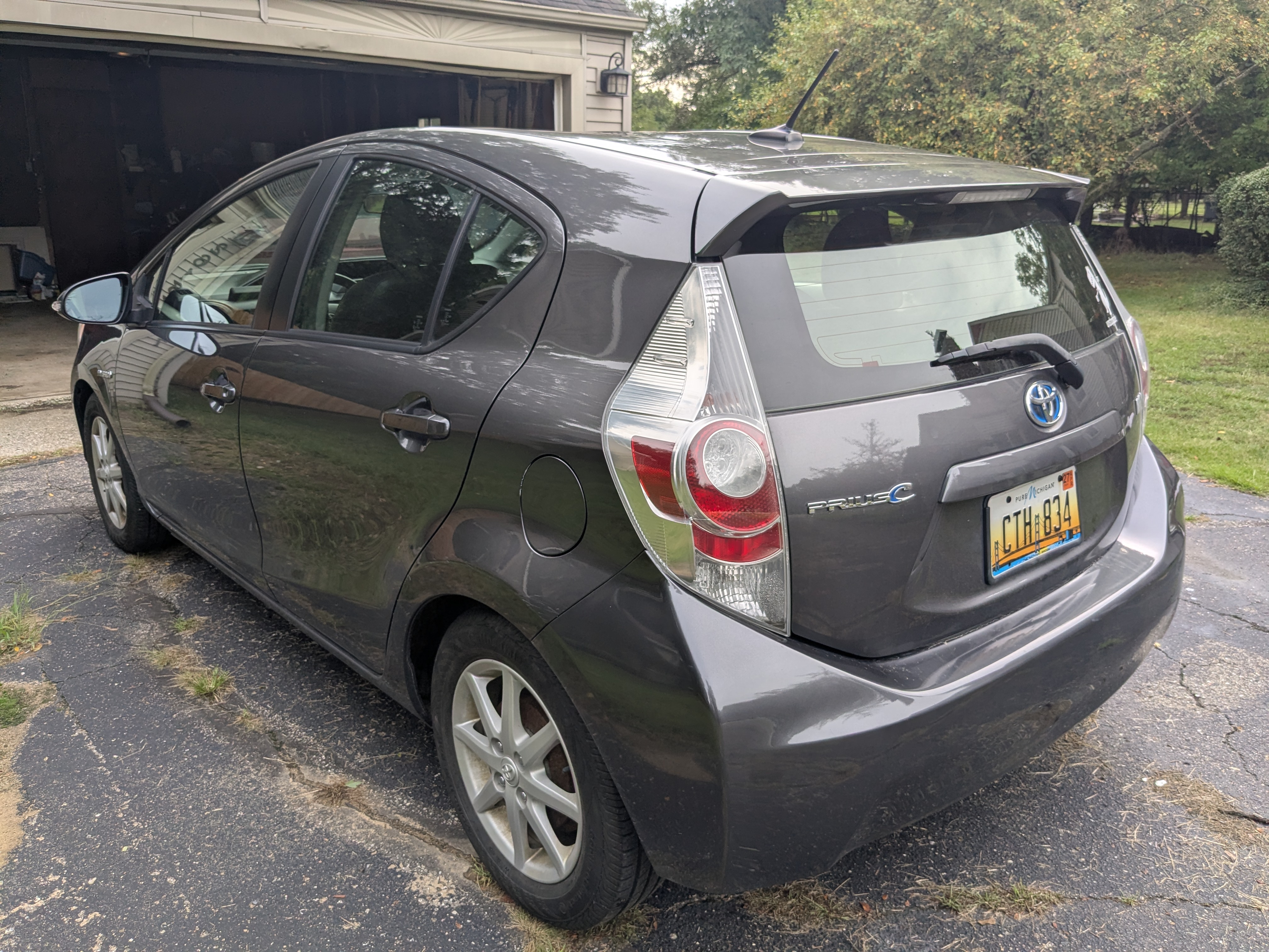 Used 2012 Toyota Prius C Four FWD image 4