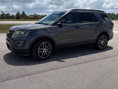 Used 2016 Ford Explorer Sport w/ Equipment Group 401A AWD/4WD image 2