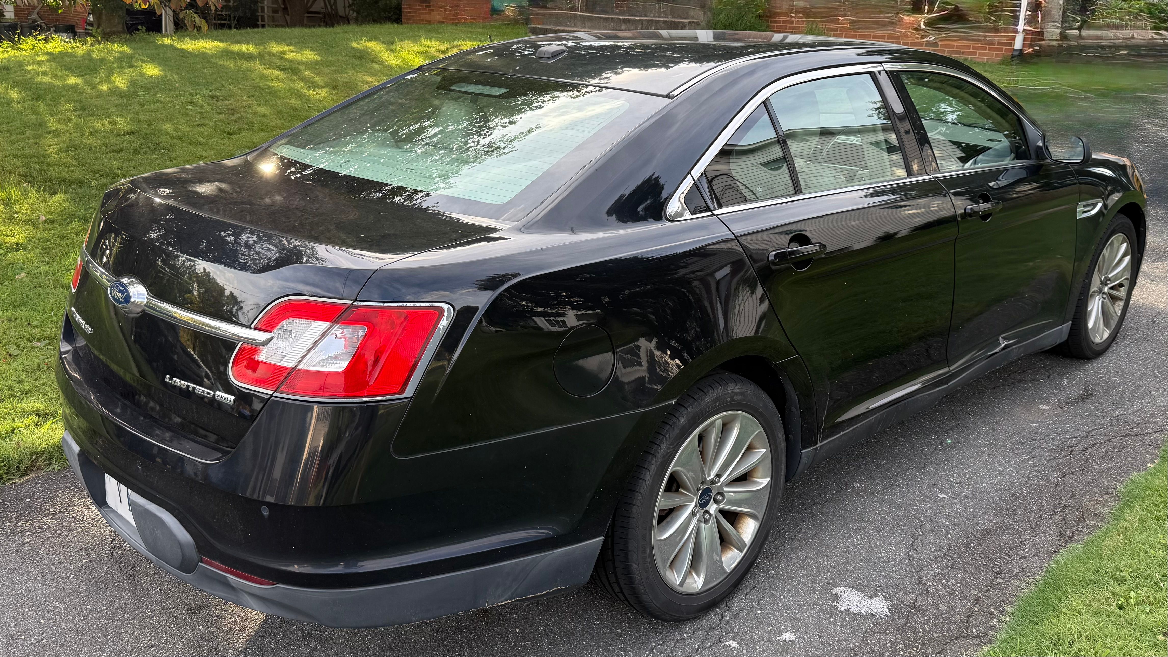 Used 2012 Ford Taurus Limited AWD/4WD image 9