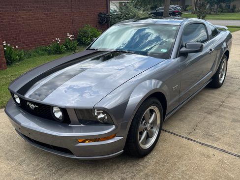Used 2006 Ford Mustang GT Premium RWD image 2
