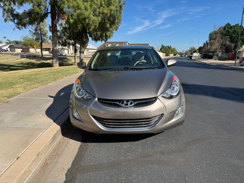 Used 2013 Hyundai Elantra GLS w/ Preferred Pkg image 5