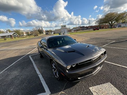 Used 2018 Dodge Challenger SXT Plus image 5