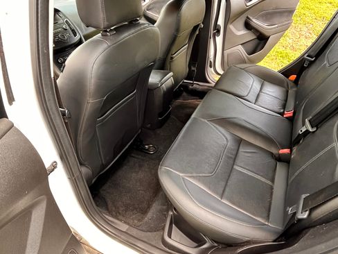 Used 2015 Ford Focus SE w/ Equipment Group 201A FWD image 11